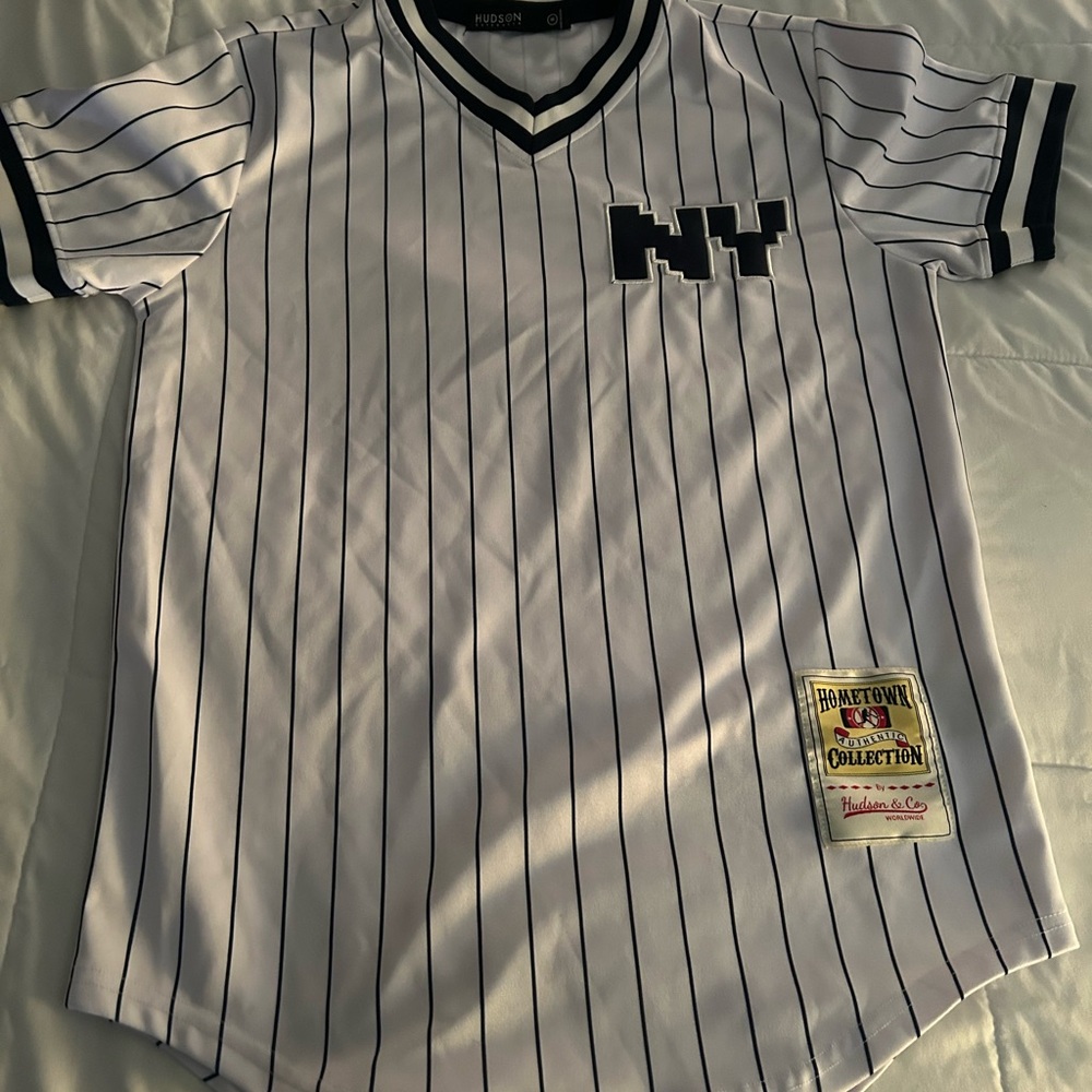 Authentic Hometown Collection by Hudson &Co Men’s Med Jersey